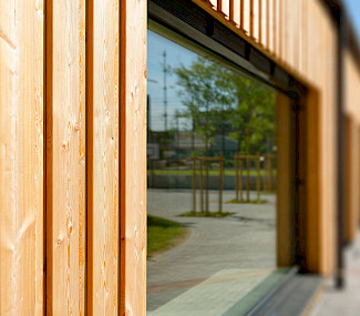 Hochwertige Architekturfotografie der Aussenfassade der Kita in Jülich, Nordrhein-Westfalen.
