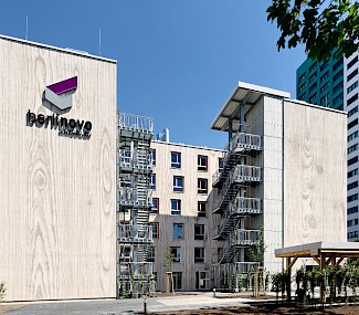 Studentenwohnheim der Berlinovo als Holz/Beton-Hybrid­gebäude.