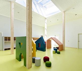 Hochwertige Architekturfotografie – Kita Spielraum in Holzbauweise in Jülich, Nordrhein-Westfalen.