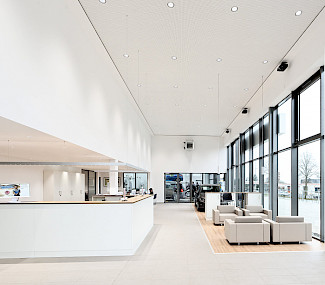 Eingangsbereich beim Nissan Autohaus Brömmler in Altenberge