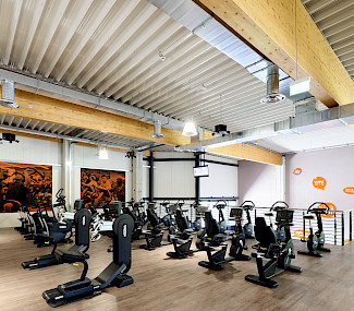 Bereich Ausdauertraining des FitX Fitnessstudios in Münster-Kinderhaus, Nordrhein–Westfalen.
