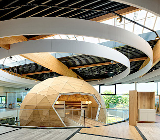 Hochwertige Architekturfotografie der Ausstellung für Holzböden in Südlohn, Nordrhein-Westfalen.
